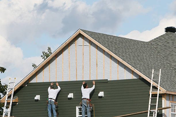 Professional Siding Installation technician working in Jenkinsville, SC